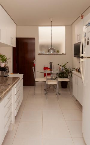 Casa de condomínio à venda com 250m², 4 quartos e 4 vagasCozinha