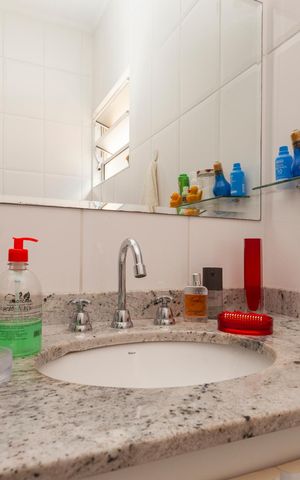 Casa de condomínio à venda com 250m², 4 quartos e 4 vagasBanheiro 2