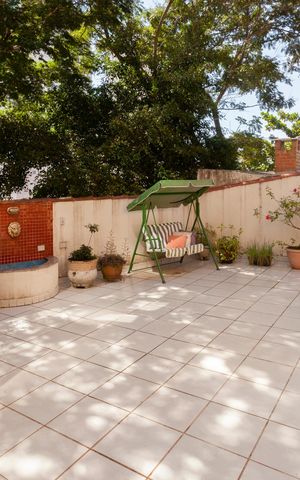 Casa de condomínio à venda com 250m², 4 quartos e 4 vagasQuintal
