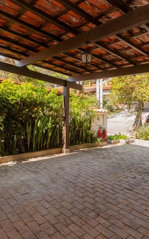 Casa de condomínio à venda com 250m², 4 quartos e 4 vagasGaragem