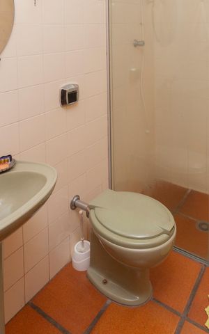 Casa de condomínio à venda com 250m², 4 quartos e 4 vagasBanheiro Social