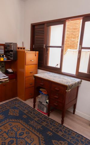 Casa de condomínio à venda com 250m², 4 quartos e 4 vagasEscritório