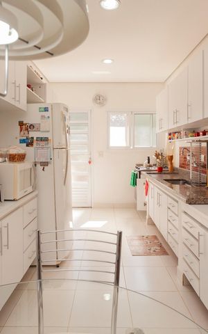 Casa de condomínio à venda com 250m², 4 quartos e 4 vagasCozinha