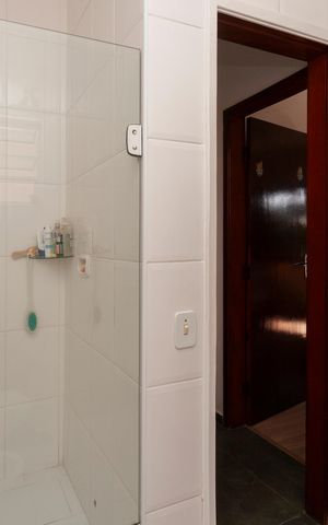 Casa de condomínio à venda com 250m², 4 quartos e 4 vagasBanheiro 2