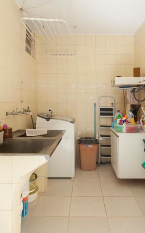 Casa de condomínio à venda com 250m², 4 quartos e 4 vagasÁrea de Serviço