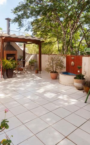 Casa de condomínio à venda com 250m², 4 quartos e 4 vagasQuintal
