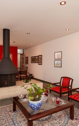 Casa de condomínio à venda com 250m², 4 quartos e 4 vagasSala
