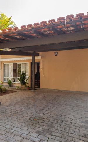 Casa de condomínio à venda com 250m², 4 quartos e 4 vagasGaragem