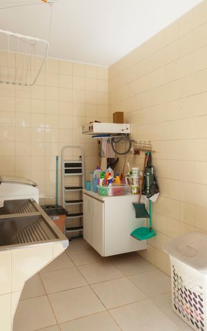 Casa de condomínio à venda com 250m², 4 quartos e 4 vagasÁrea de Serviço