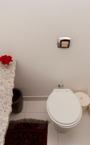 Casa de condomínio à venda com 250m², 4 quartos e 4 vagasLavabo