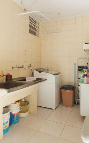 Casa de condomínio à venda com 250m², 4 quartos e 4 vagasÁrea de Serviço