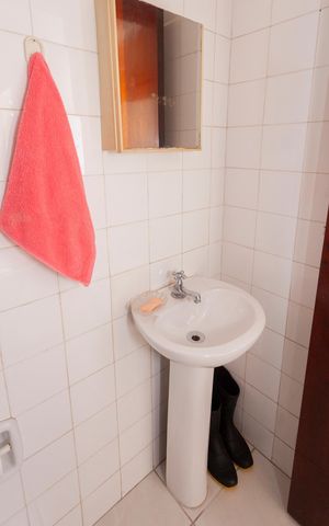 Casa de condomínio à venda com 250m², 4 quartos e 4 vagasBanheiro de serviço