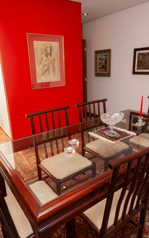 Casa de condomínio à venda com 250m², 4 quartos e 4 vagasSala