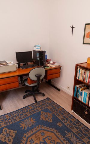 Casa de condomínio à venda com 250m², 4 quartos e 4 vagasEscritório