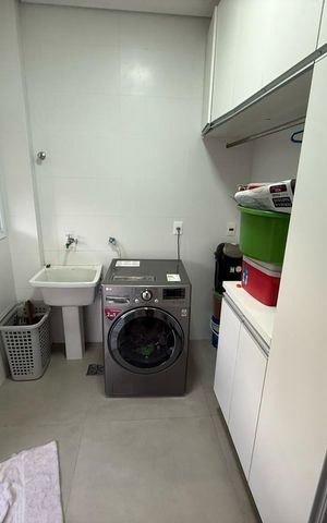 Casa de condomínio à venda com 402m², 4 quartos e 4 vagasÁrea de Serviço