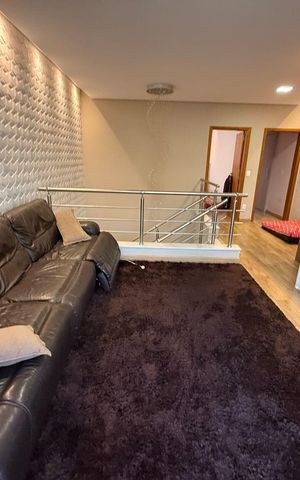 Casa de condomínio à venda com 402m², 4 quartos e 4 vagasSala