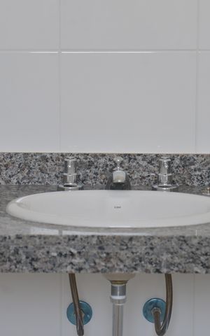Apartamento à venda com 82m², 2 quartos e 2 vagasBanheiro da Suíte
