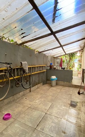 Casa à venda com 190m², 3 quartos e 3 vagas Casa à venda com 190m², 3 quartos e 3 vagasVaranda