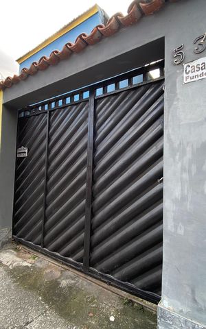 Casa à venda com 190m², 3 quartos e 3 vagas Casa à venda com 190m², 3 quartos e 3 vagasFachada