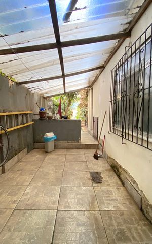 Casa à venda com 190m², 3 quartos e 3 vagas Casa à venda com 190m², 3 quartos e 3 vagasVaranda