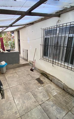 Casa à venda com 190m², 3 quartos e 3 vagas Casa à venda com 190m², 3 quartos e 3 vagasVaranda