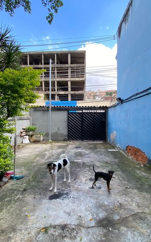 Casa à venda com 190m², 3 quartos e 3 vagas Casa à venda com 190m², 3 quartos e 3 vagasQuintal