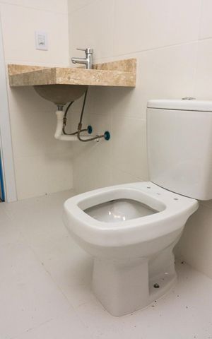 Apartamento à venda com 203m², 3 quartos e 2 vagas Apartamento à venda com 203m², 3 quartos e 2 vagasBanheiro da Suíte 2