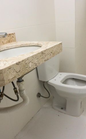 Apartamento à venda com 203m², 3 quartos e 2 vagas Apartamento à venda com 203m², 3 quartos e 2 vagasBanheiro da Suíte 1