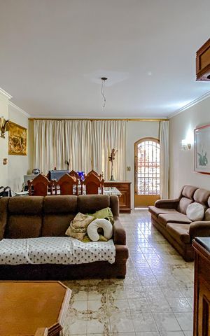 Casa à venda com 300m², 3 quartos e 4 vagasSala