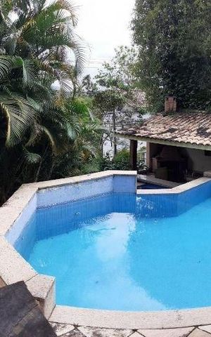 Casa à venda com 370m², 3 quartos e 4 vagas