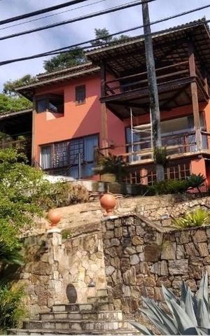 Casa à venda com 370m², 3 quartos e 4 vagas