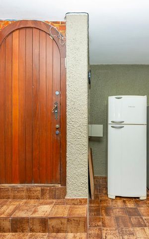 Casa à venda com 480m², 5 quartos e 4 vagas Casa à venda com 480m², 5 quartos e 4 vagasÁrea de Serviço