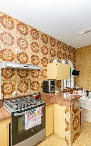 Casa à venda com 480m², 5 quartos e 4 vagas Casa à venda com 480m², 5 quartos e 4 vagasCozinha