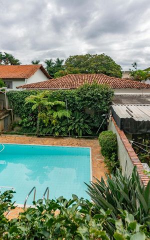 Casa à venda com 480m², 5 quartos e 4 vagas Casa à venda com 480m², 5 quartos e 4 vagasVaranda da Sala
