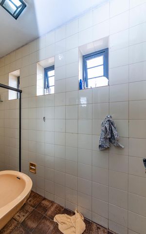 Casa à venda com 480m², 5 quartos e 4 vagas Casa à venda com 480m², 5 quartos e 4 vagasBanheiro Social 2