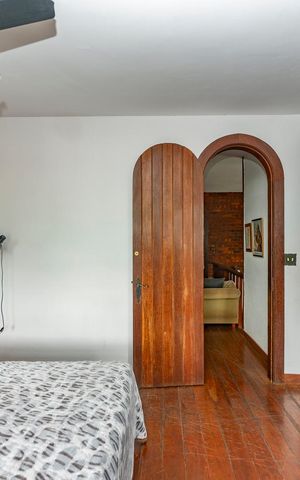 Casa à venda com 480m², 5 quartos e 4 vagas Casa à venda com 480m², 5 quartos e 4 vagasSuíte 1