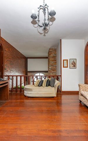Casa à venda com 480m², 5 quartos e 4 vagas Casa à venda com 480m², 5 quartos e 4 vagasSaleta 2