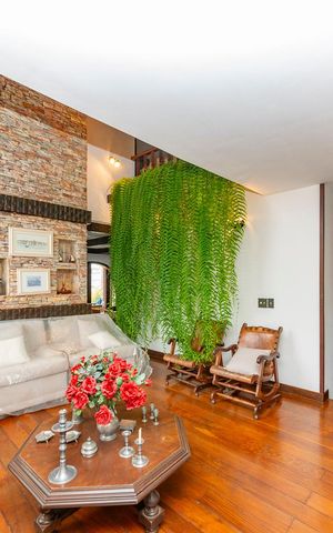 Casa à venda com 480m², 5 quartos e 4 vagas Casa à venda com 480m², 5 quartos e 4 vagasSala 1