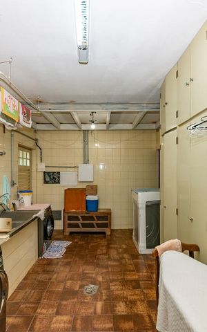 Casa à venda com 480m², 5 quartos e 4 vagas Casa à venda com 480m², 5 quartos e 4 vagasÁrea de Serviço