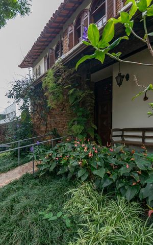 Casa à venda com 480m², 5 quartos e 4 vagas Casa à venda com 480m², 5 quartos e 4 vagasJardim