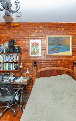 Casa à venda com 480m², 5 quartos e 4 vagas Casa à venda com 480m², 5 quartos e 4 vagasQuarto
