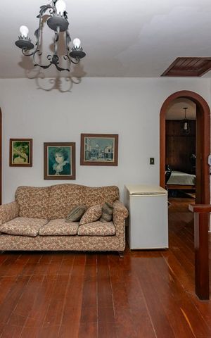 Casa à venda com 480m², 5 quartos e 4 vagas Casa à venda com 480m², 5 quartos e 4 vagasSaleta 2