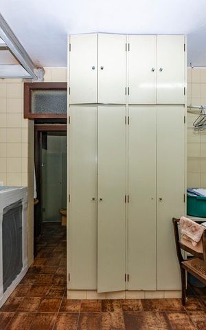 Casa à venda com 480m², 5 quartos e 4 vagas Casa à venda com 480m², 5 quartos e 4 vagasÁrea de Serviço