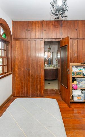 Casa à venda com 480m², 5 quartos e 4 vagas Casa à venda com 480m², 5 quartos e 4 vagasSuíte 2