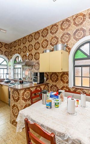 Casa à venda com 480m², 5 quartos e 4 vagas Casa à venda com 480m², 5 quartos e 4 vagasCozinha