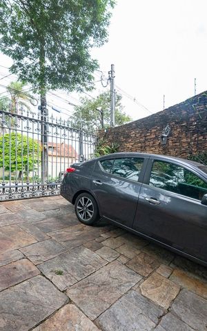 Casa à venda com 480m², 5 quartos e 4 vagas Casa à venda com 480m², 5 quartos e 4 vagasGaragem