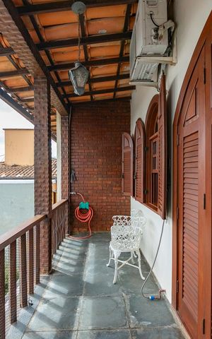 Casa à venda com 480m², 5 quartos e 4 vagas Casa à venda com 480m², 5 quartos e 4 vagasVaranda da Suíte 1