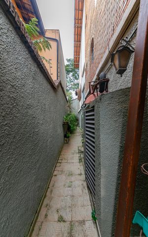 Casa à venda com 480m², 5 quartos e 4 vagas Casa à venda com 480m², 5 quartos e 4 vagasQuintal