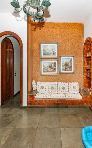 Casa à venda com 480m², 5 quartos e 4 vagas Casa à venda com 480m², 5 quartos e 4 vagasSaleta