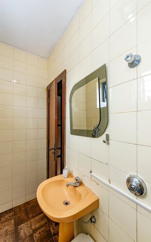 Casa à venda com 480m², 5 quartos e 4 vagas Casa à venda com 480m², 5 quartos e 4 vagasBanheiro Social 2